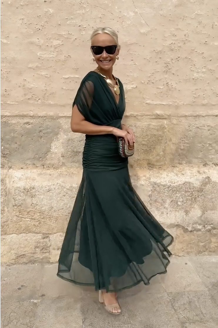 Luisa Dress with a V-neck