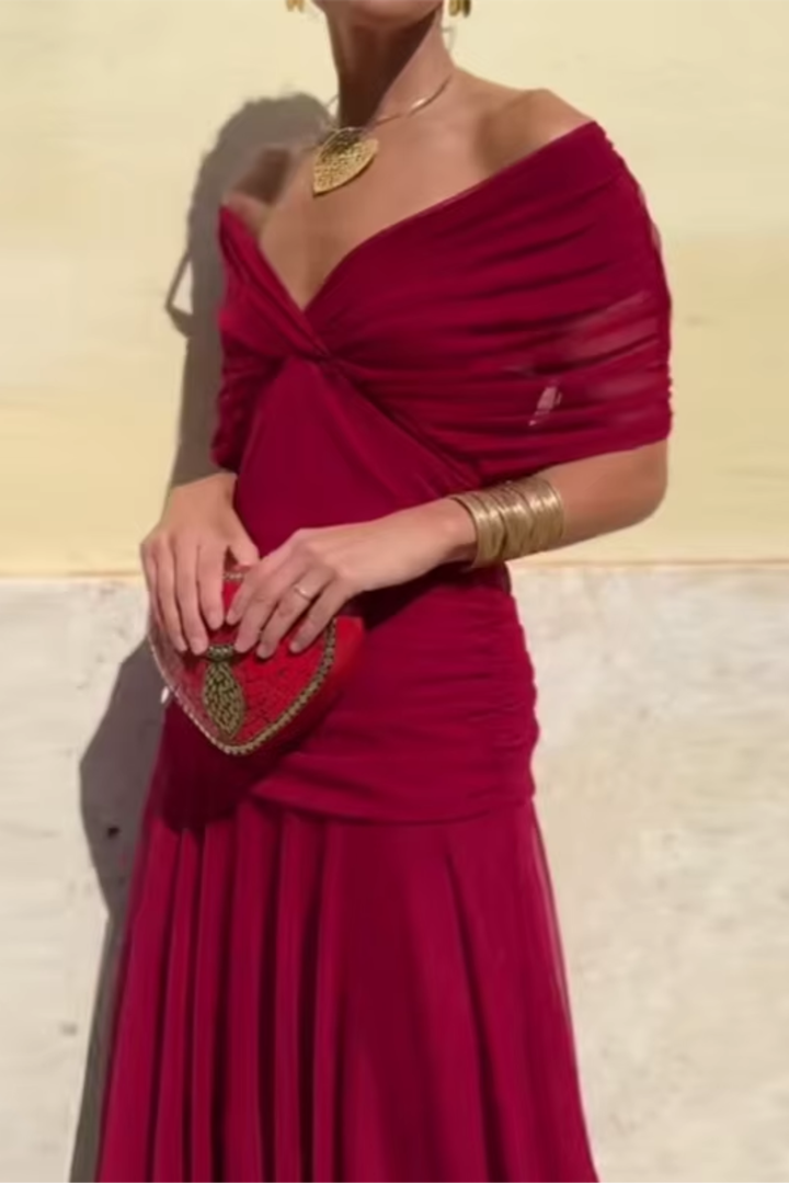 Luisa Dress with a V-neck