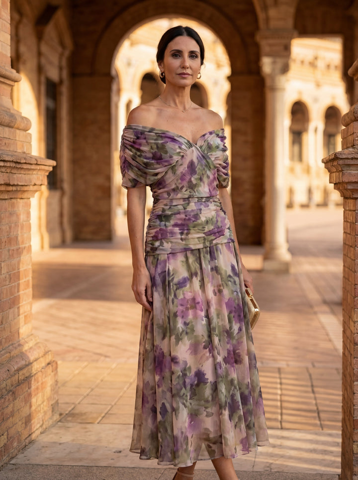 Luisa Dress with a V-neck