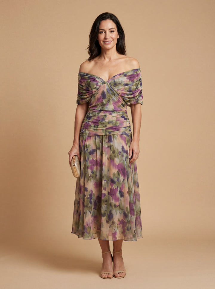 Luisa Dress with a V-neck