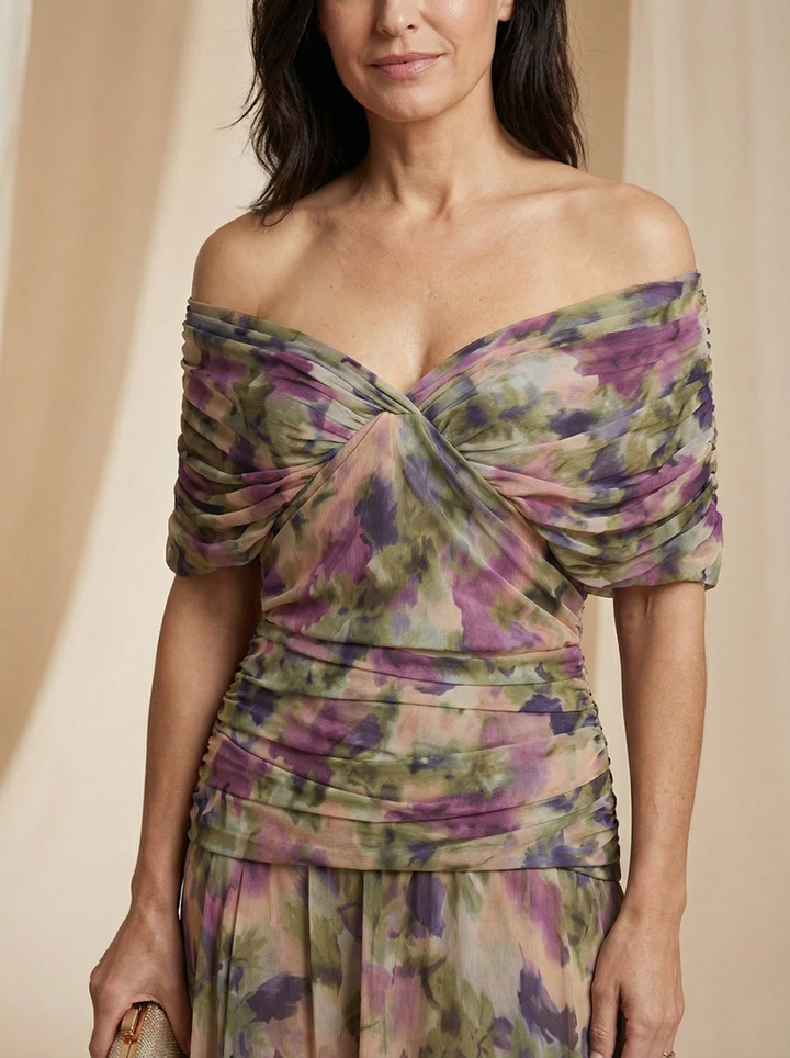 Luisa Dress with a V-neck