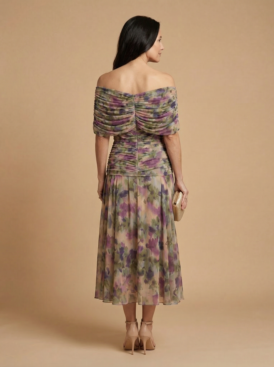 Luisa Dress with a V-neck
